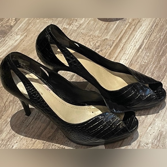 Ann Taylor Snakeskin Heels: Size 7.5 - Picture 1 of 4